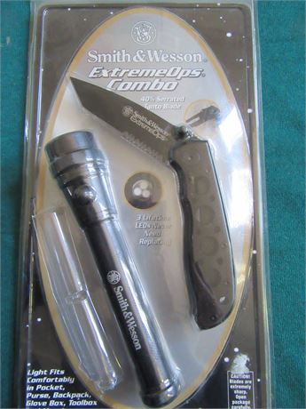 Smith & Wesson Extreme Ops Knife and LED Torch Combo