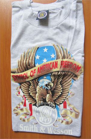 Smith & Wesson Grey "Symbol of American Freedom" Extra Large T Shirt .