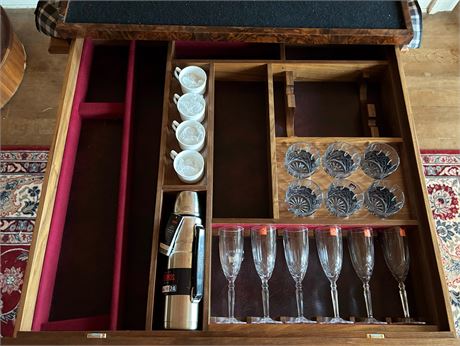 RANGE ROVER OR SIMILAR VEHICLE  - HOSPITALITY / GUN / DRINKS CABINET