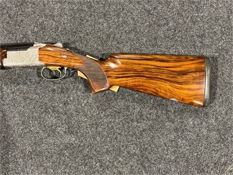 A BROWNING 725 G5 - 12 BORE OVER AND UNDER SHOTGUN