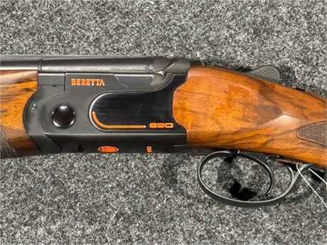 A VIRTUALLY UNUSED BERETTA 690 - 12 BORE OVER AND UNDER SHOTGUN