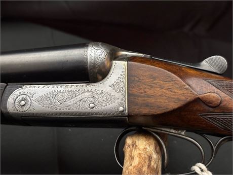 W R PAPE 12 BORE SHOTGUN COMPLETE WITH CASE
